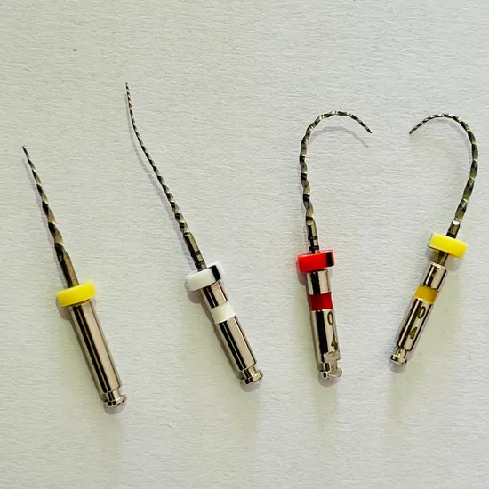 2022 Hochwertige Zahnwurzelkanalfeilen Silver Niti Engine Verwenden Sie die Rotary K-Feile für die Behandlung gebogener Kanäle